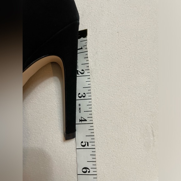 NIB Good American Black Suede Heels Pumps Size 8 - Picture 5 of 10